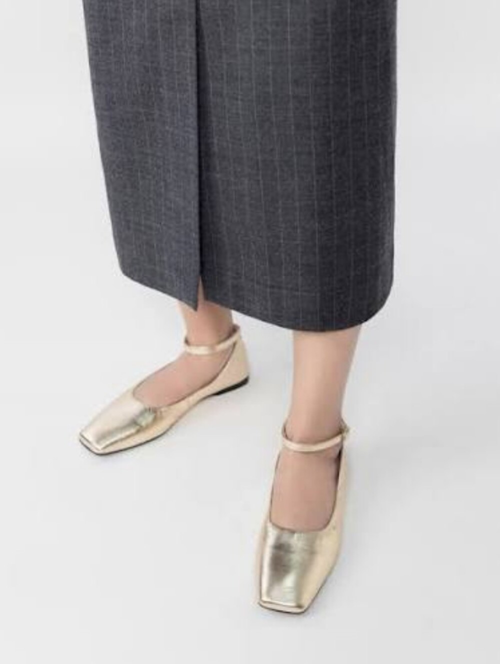 NWT Vagabond Delia Flats in Gold Metallic Leather
